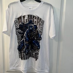 Men’s black panther T-shirt large. Black and blue good condition. 100% cotton.